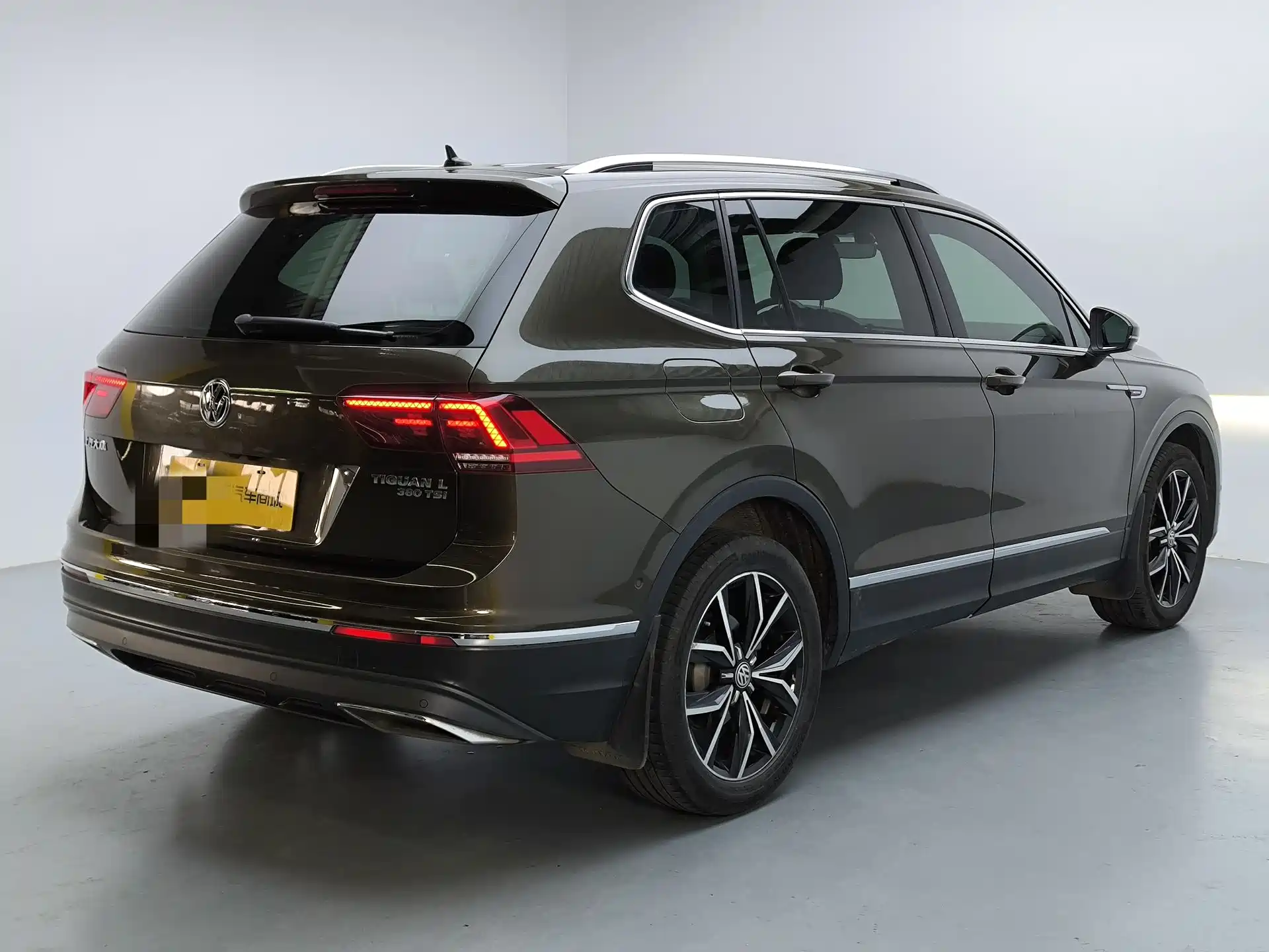 Фото 6 - Volkswagen Tiguan L