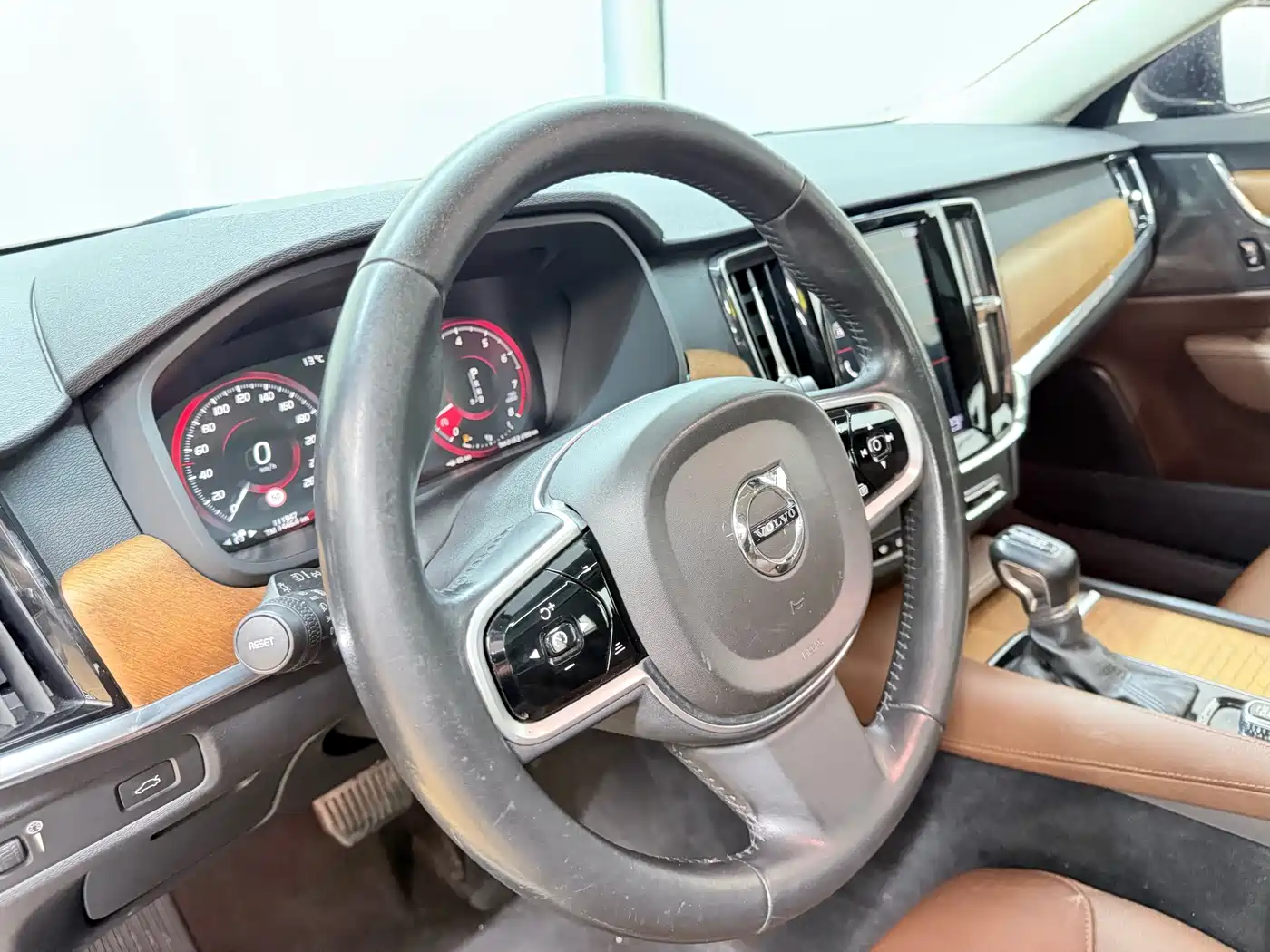 Фото 17 - Volvo S90
