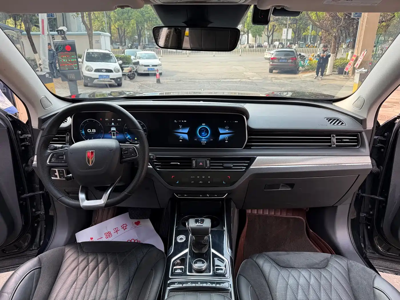 Photo 8 - Hongqi HS5