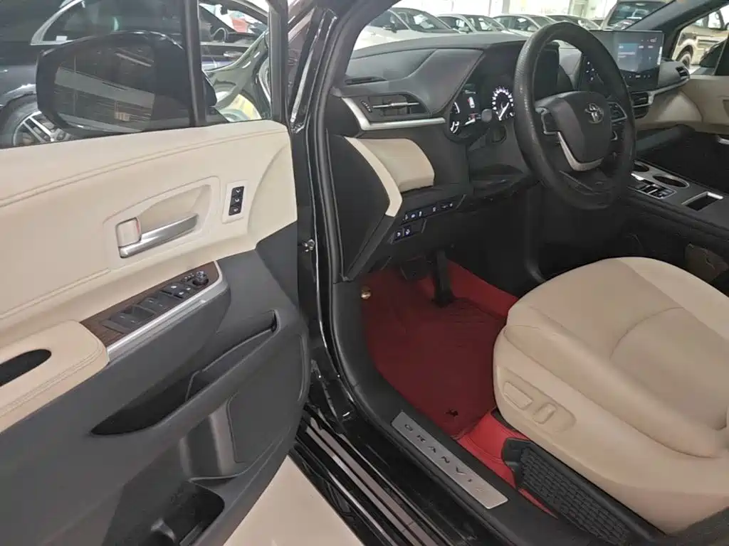 Toyota Granvia 2023 2022 2.5L Hybrid Premium Edition