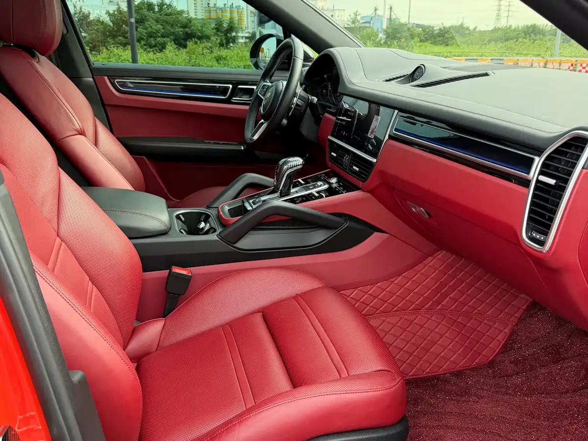 Photo 5 - Porsche Cayenne