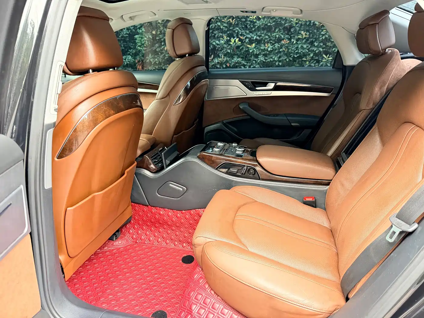 Фото 11 - Audi A8