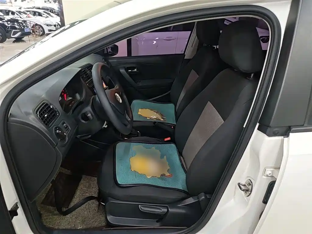 Volkswagen Polo 2016 1.4L Automatic Trend фото 15