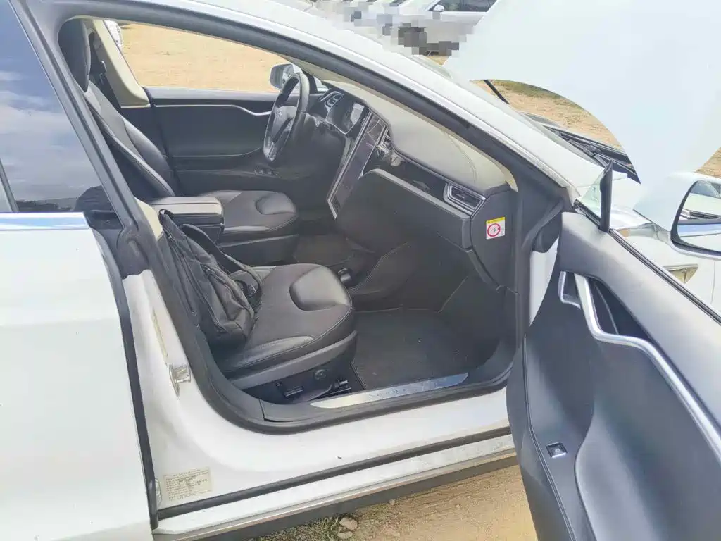 Photo 10 - Tesla Model S