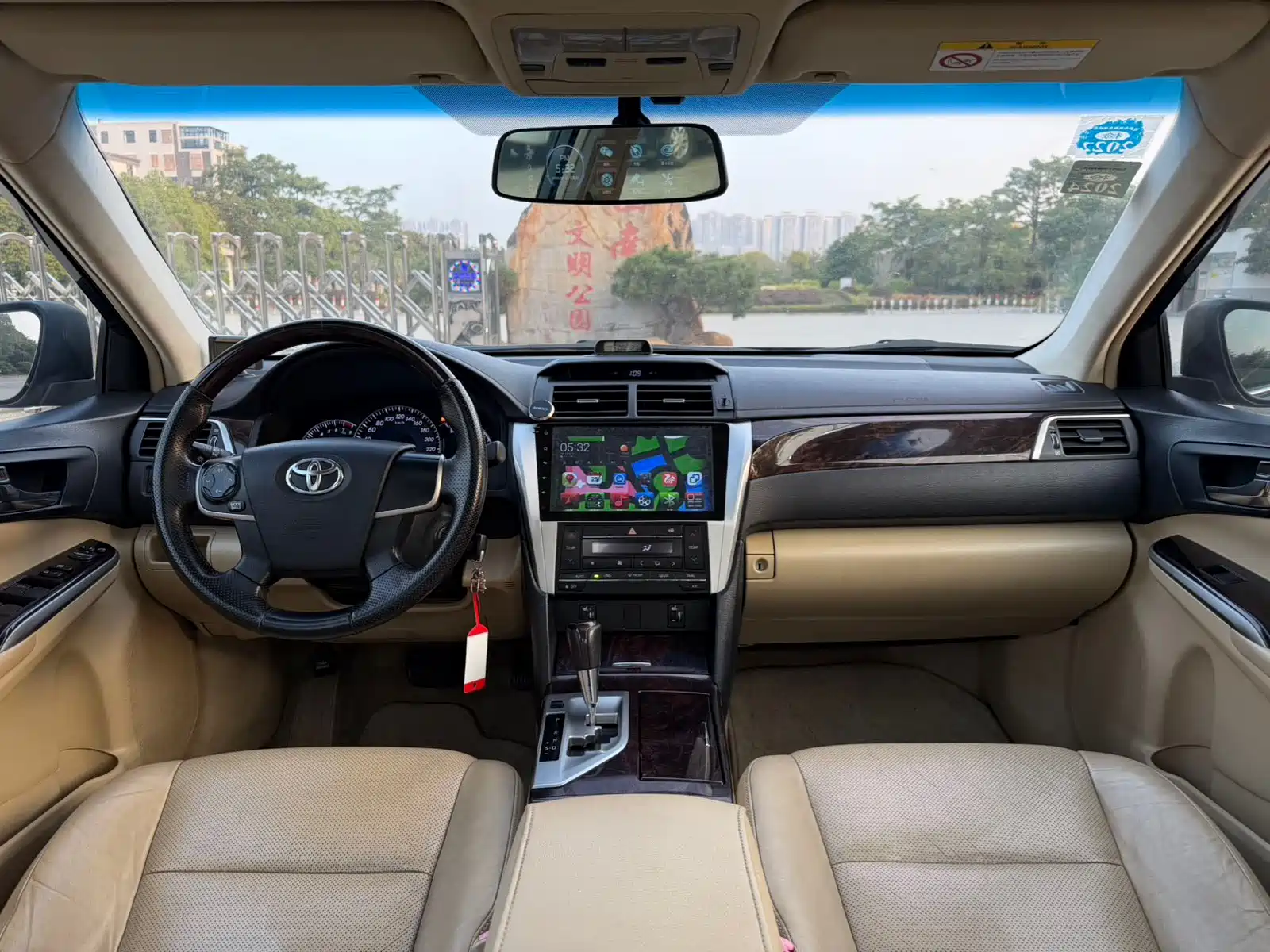 Фото 22 - Toyota Camry