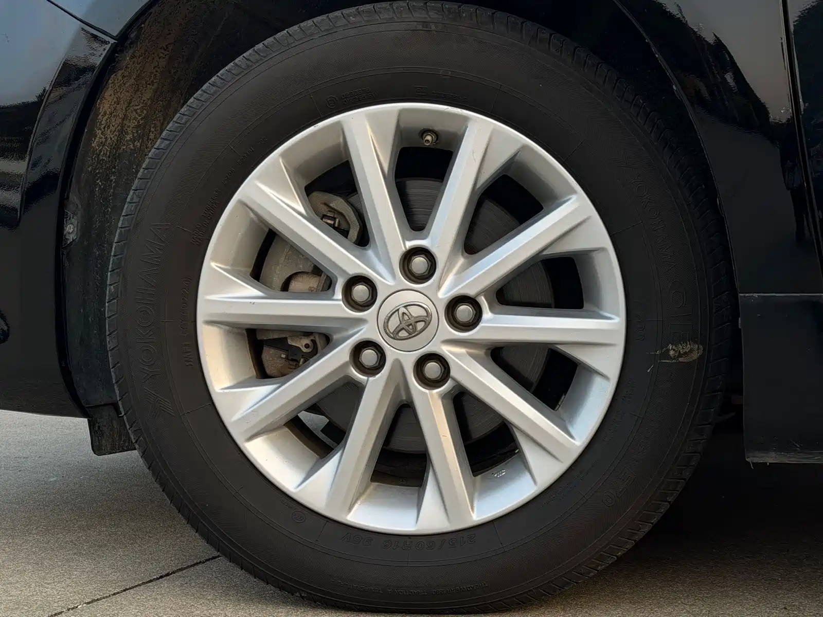 Фото 24 - Toyota Camry
