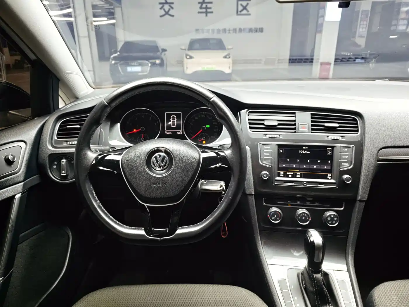 Фото 7 - Volkswagen Golf