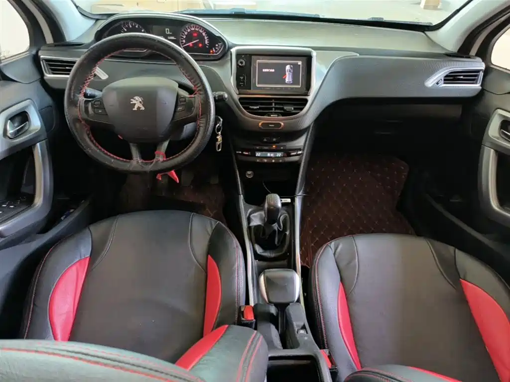 Peugeot 2008 2014 1.6L Manual Fashion Edition фото 16