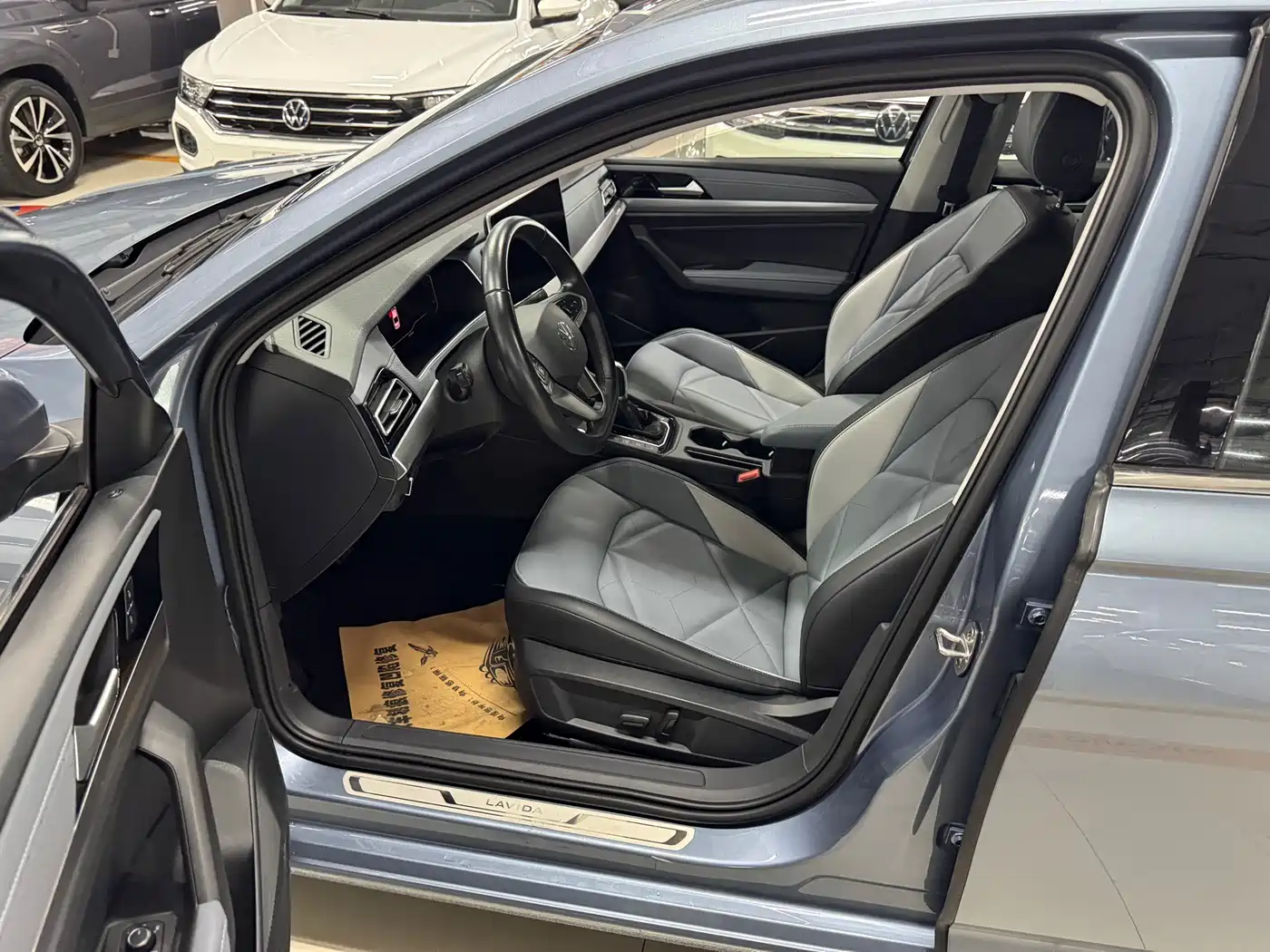 Volkswagen Lavida 2023 Model 280TSI DSG Eternal Edition фото 4