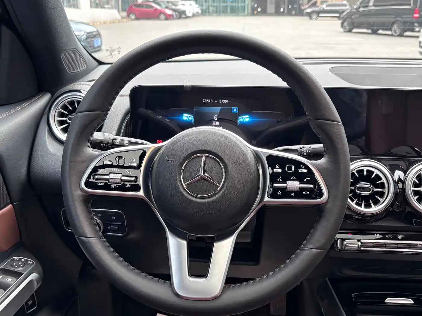 MERCEDES-BENZ GLB