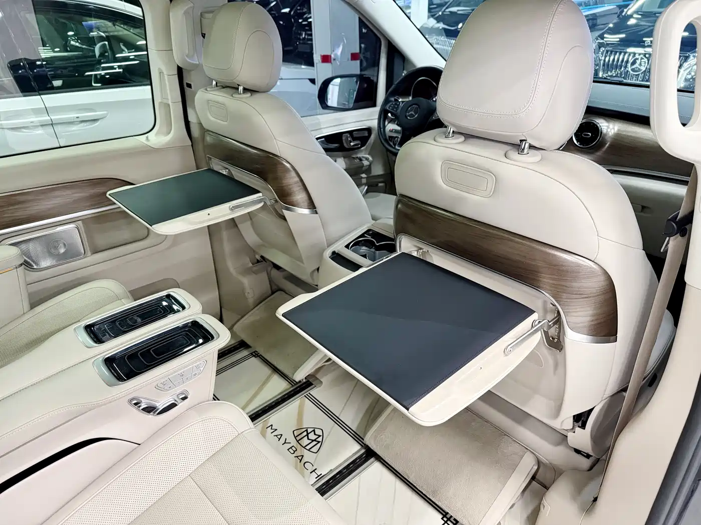 Mercedes-Benz V-Class 2022 V 260 L Long Wheelbase Luxury Edition фото 6