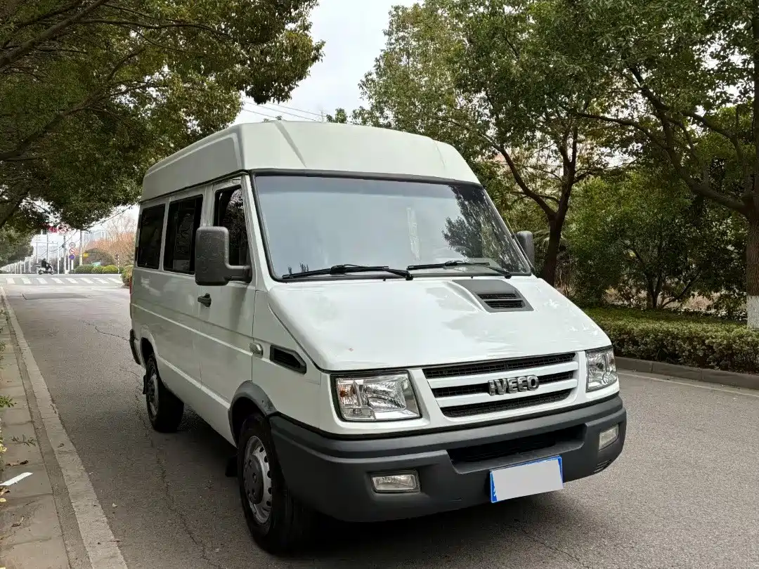 Iveco Daily 2017 2017 Model 2.5T A35 Bus 5-7 Seats 47Z5