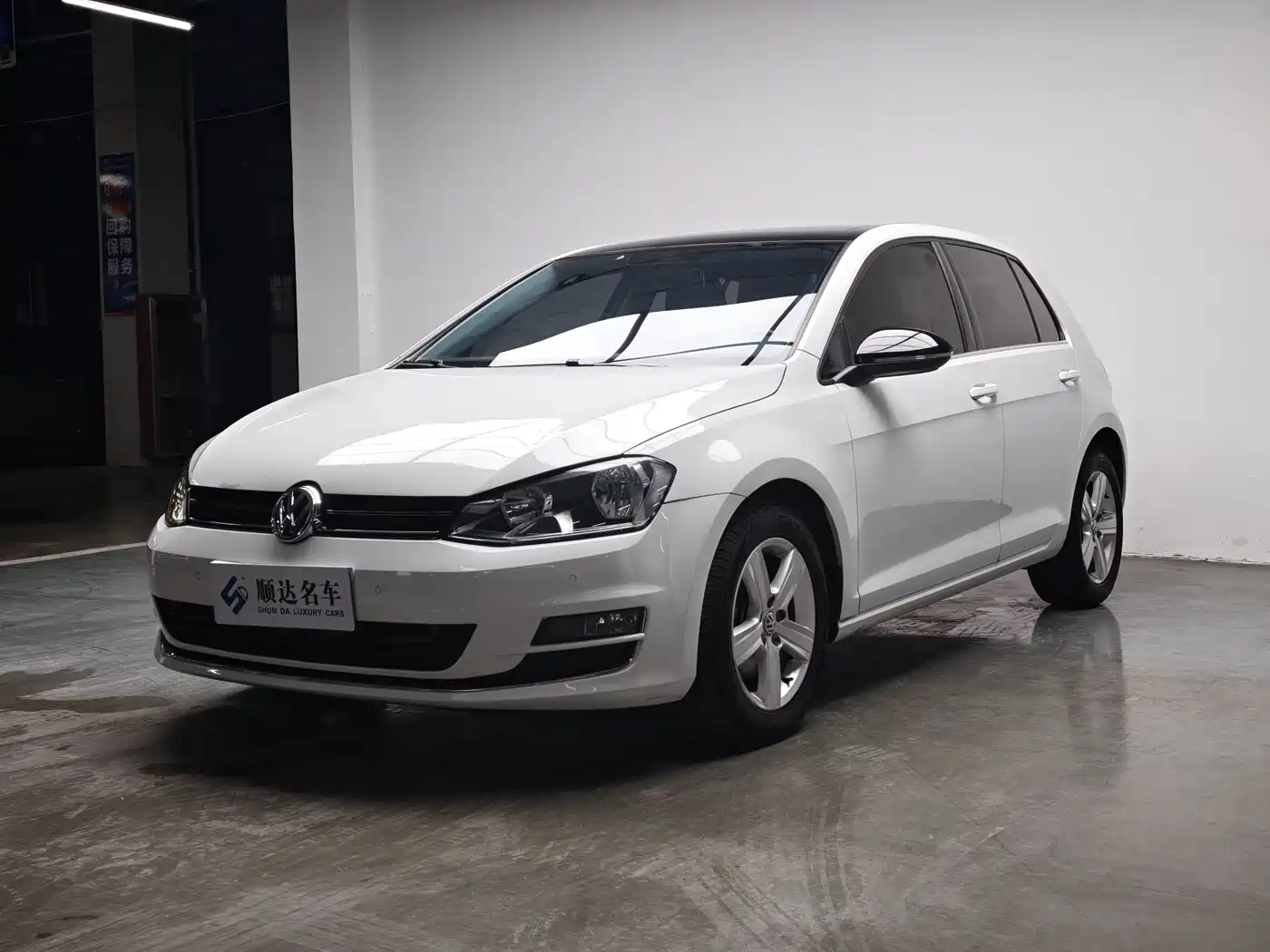 Фото 1 - Volkswagen Golf