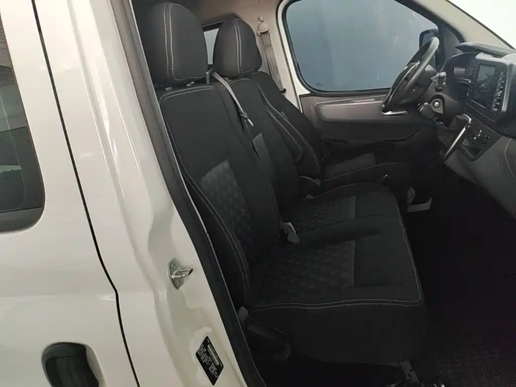 SAIC Maxus Xintu V80 2025 2025 Value Edition Aoyun 2.0T Manual Short Wheelbase Medium Roof 127Ps 5/6-seater