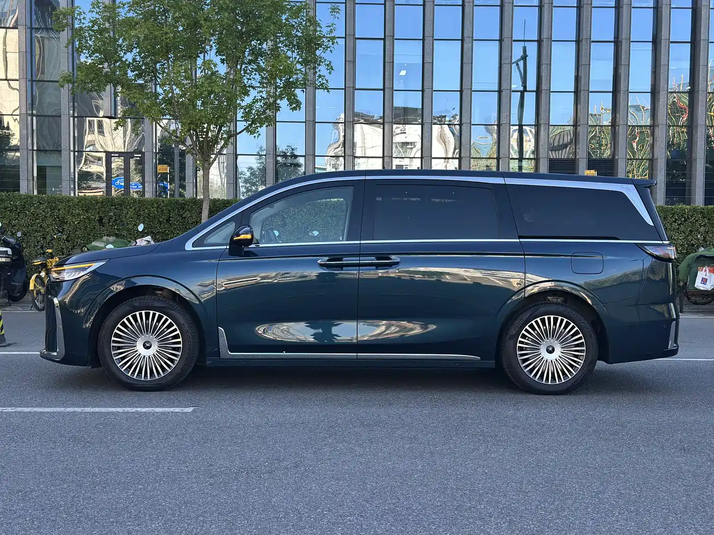 Voyah Auto Voyah Dreamer 2025 PHEV AWD Flagship Kunpeng Edition фото 14