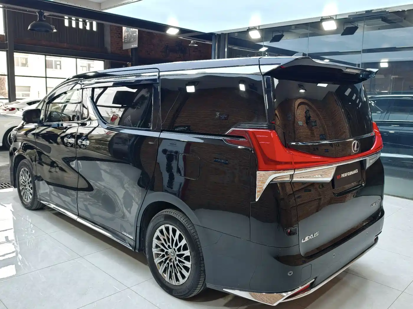 Lexus LM 2020 300h 4-Seat Imperial Edition фото 11