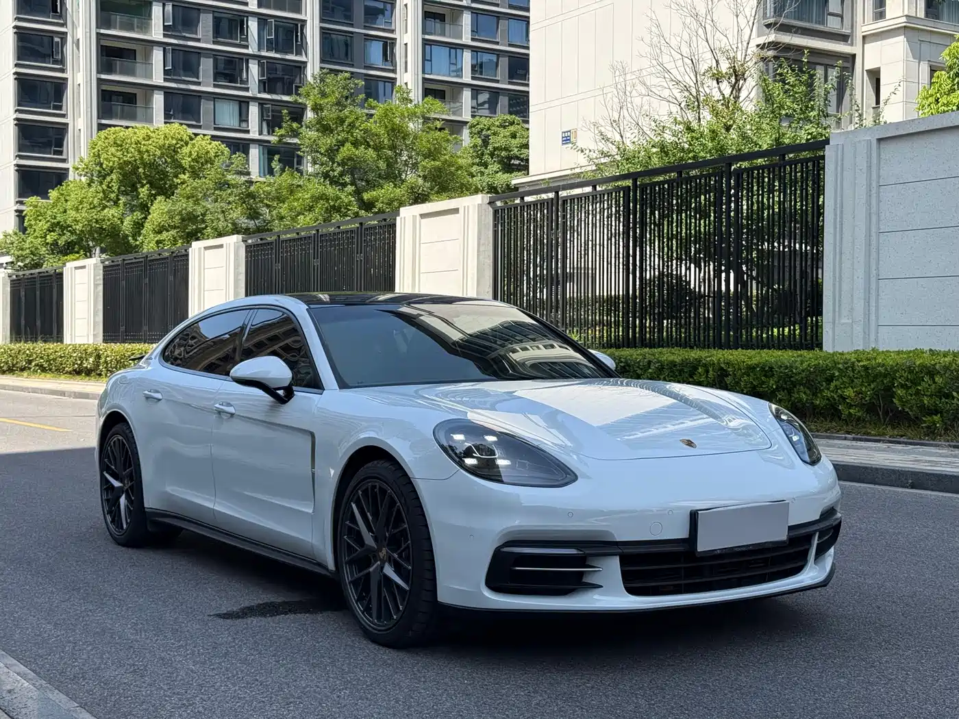 Porsche Panamera 2017 Panamera Executive Long Wheelbase 3.0T фото 4