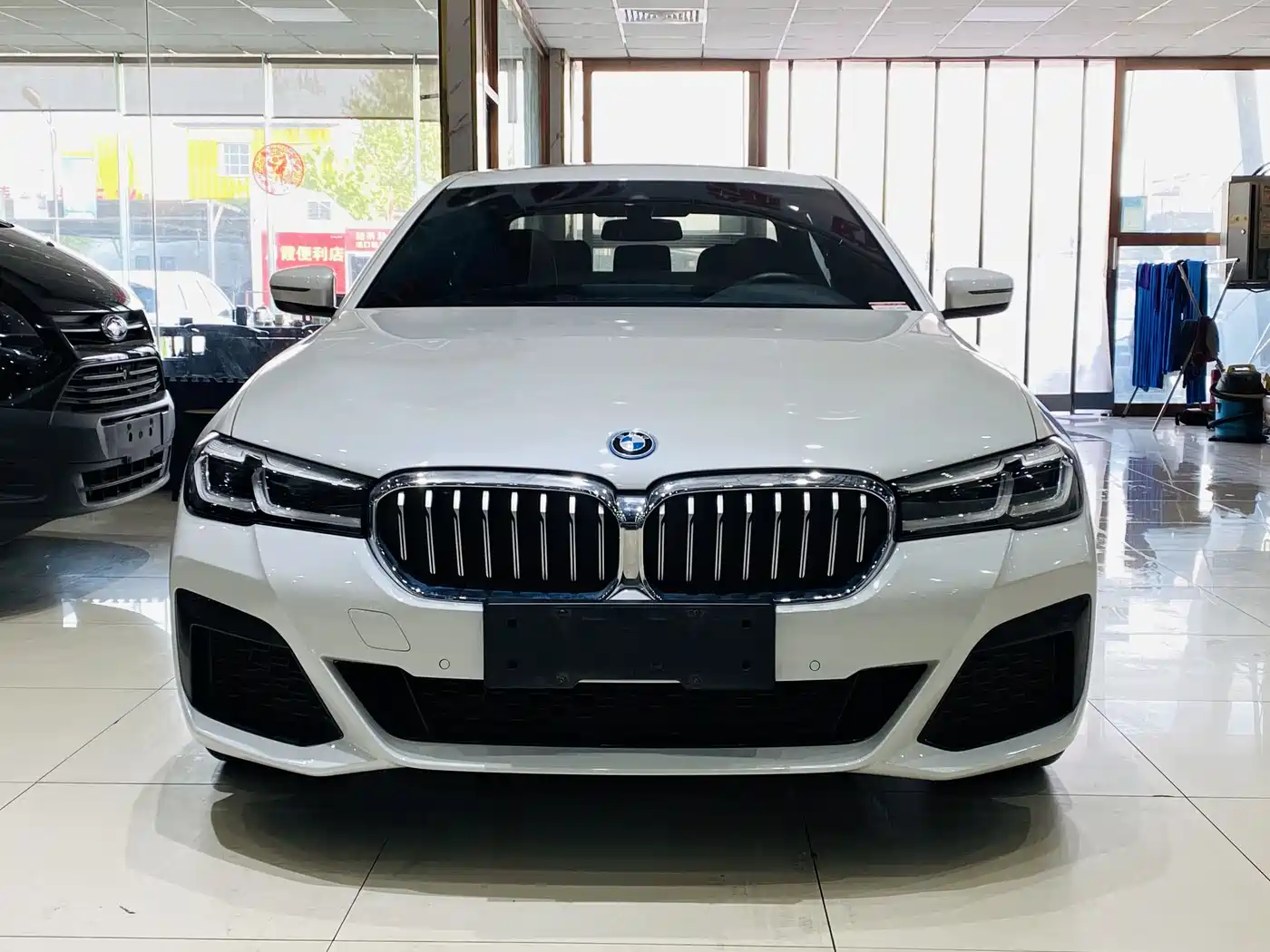 BMW 5 Series New Energy 2021 535Le M Sport Package фото 2