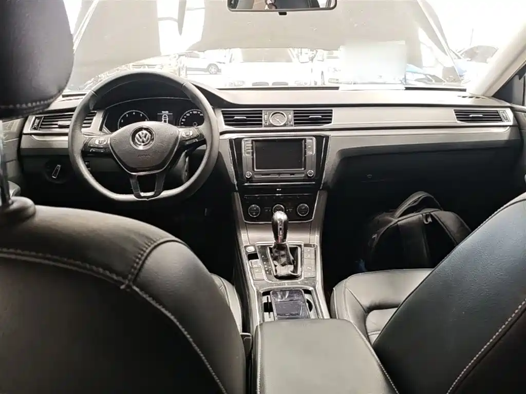 Volkswagen Passat 2017 330TSI DSG Prestige фото 10