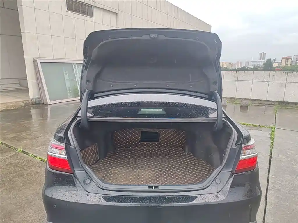 Toyota Camry 2016 2.0G 10th Anniversary Luxury Edition фото 19