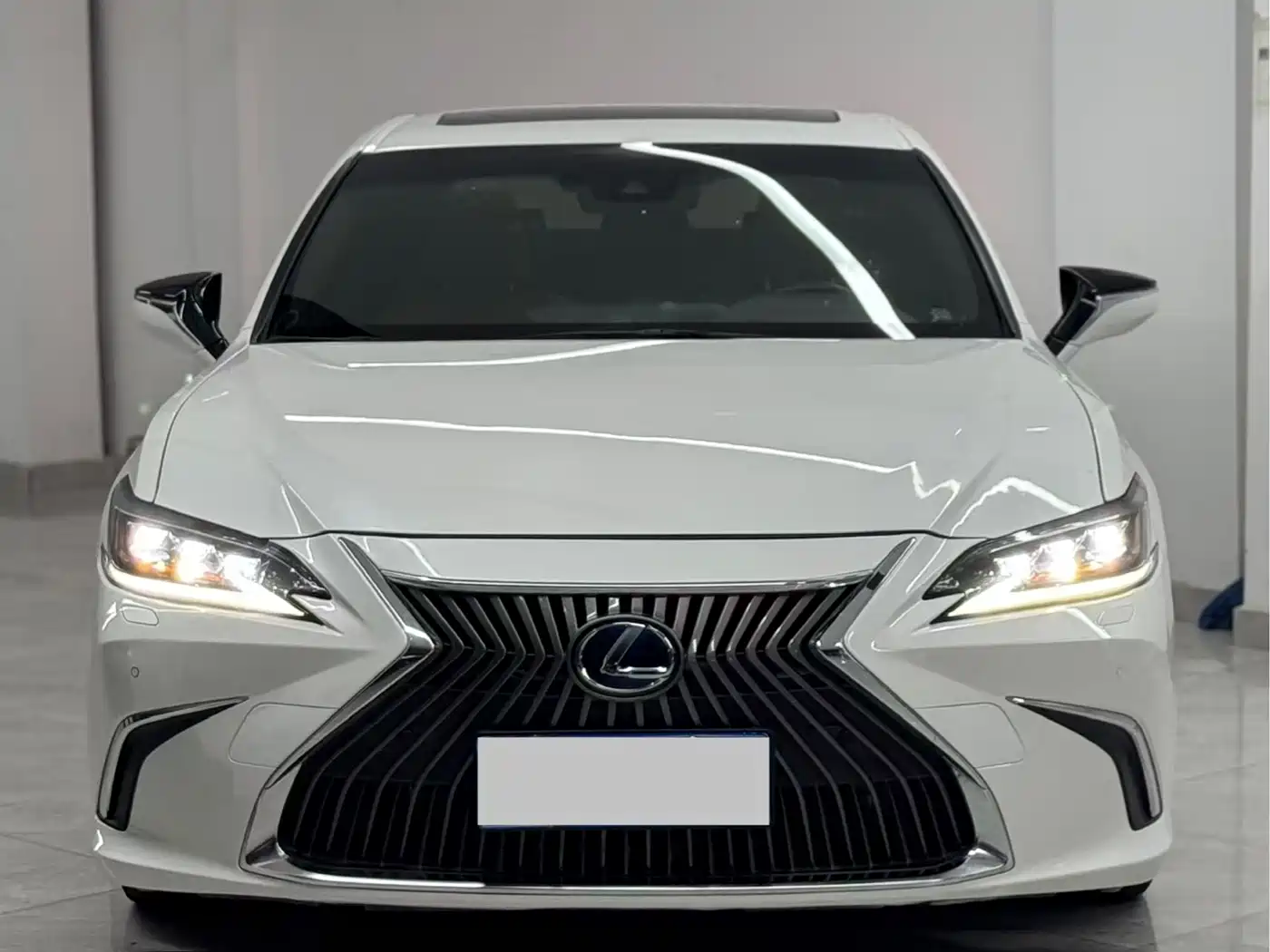 Фото 2 - Lexus ES