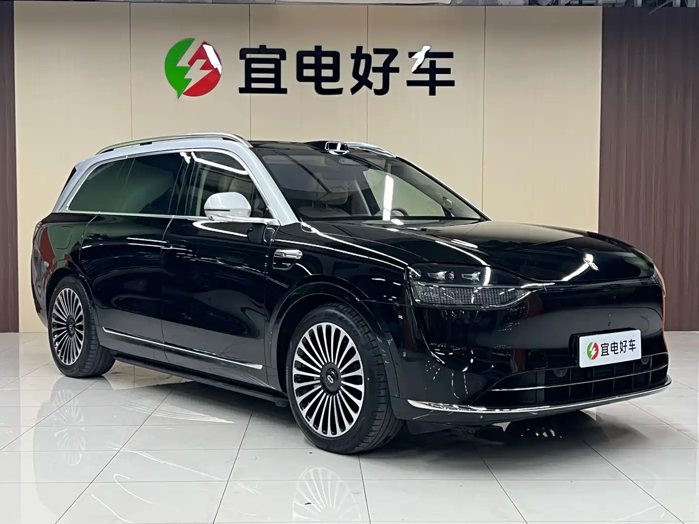 AITO Wenjie AITO M9 2025 Extended Range Ultra 52kWh 6-Seater фото 3