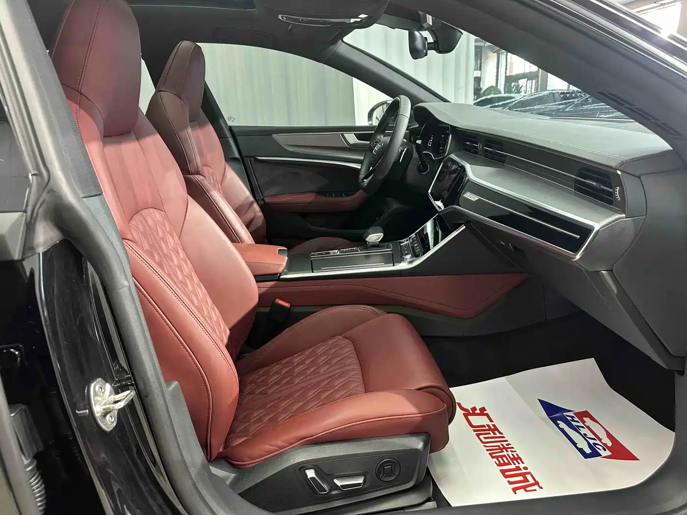 Audi A7L 2025 Model Year 45 TFSI quattro Black Knight Edition фото 10