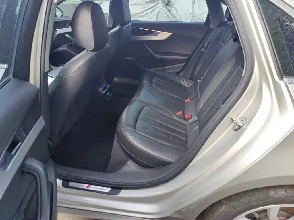 Photo 15 - Audi A4L