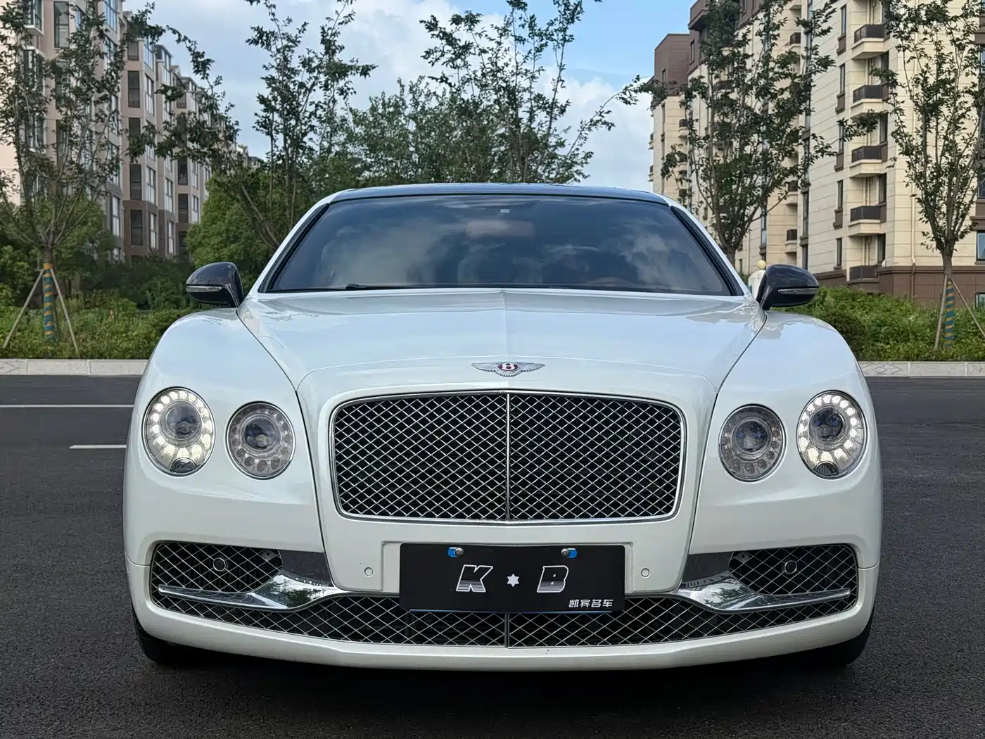 Фото 1 - Bentley Flying Spur