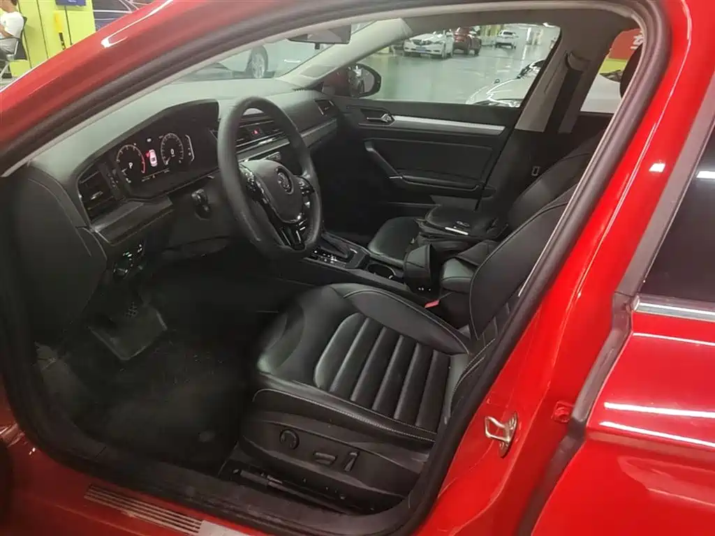 VOLKSWAGEN LINGDU
