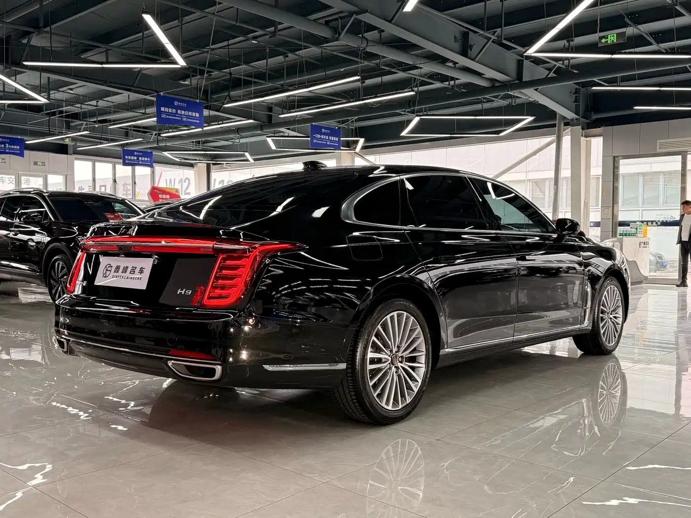 Hongqi H9 2022 2.0T Smart Connect Flag Enjoy Edition фото 22