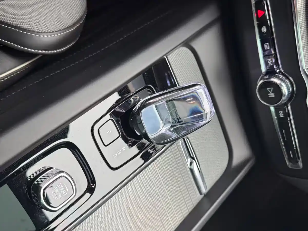 VOLVO XC60 PLUG IN HYBRID