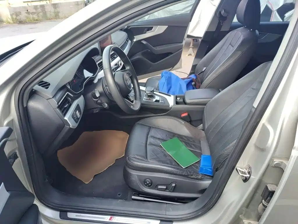 Photo 8 - Audi A4L