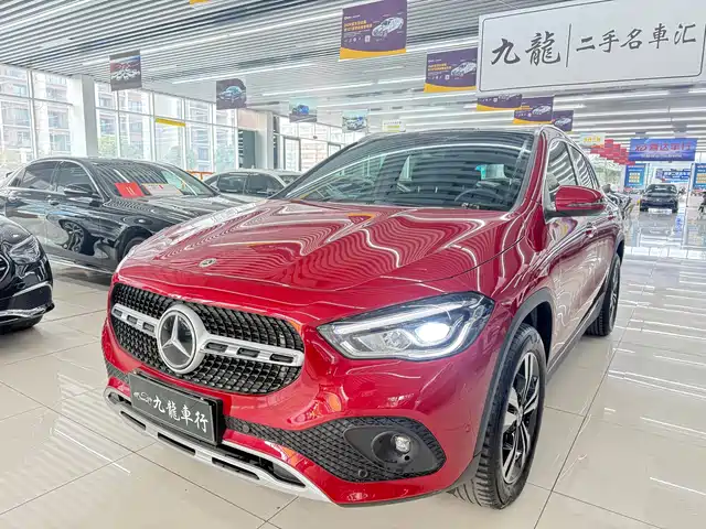 MERCEDES-BENZ GLA