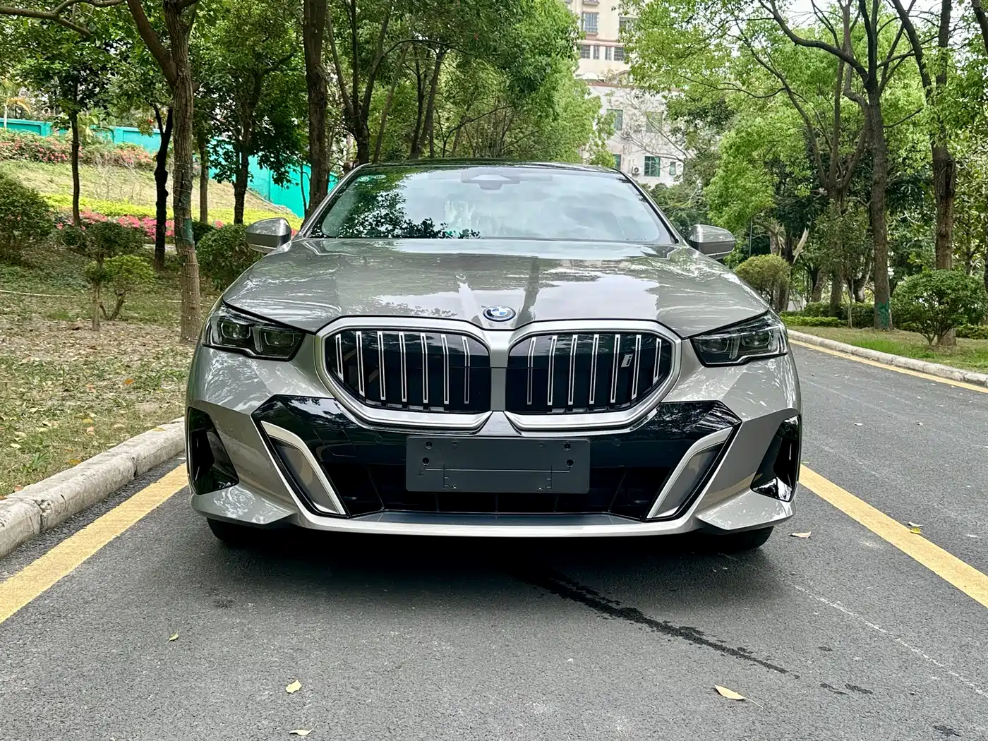 BMW I5