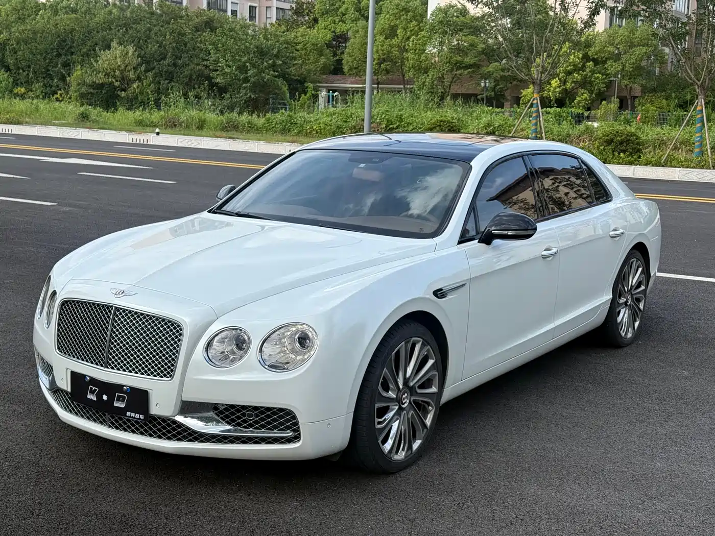 Фото 2 - Bentley Flying Spur