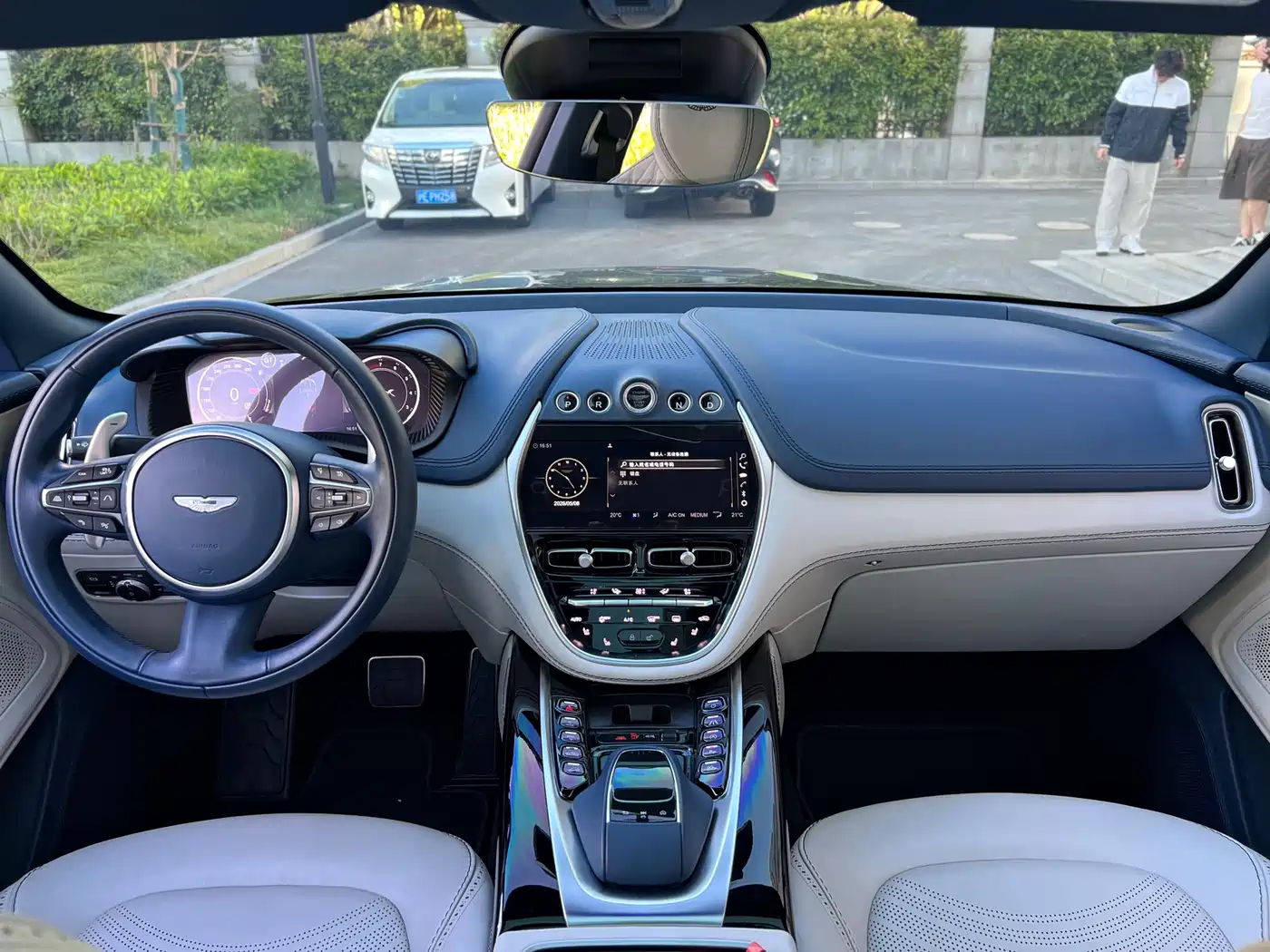 Aston Martin DBX 2024 2023 4.0T V8