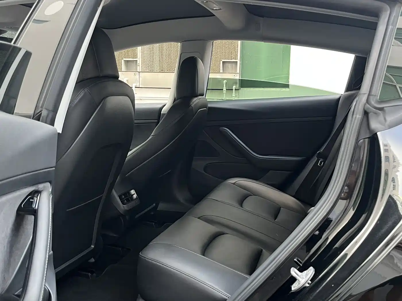 Фото 9 - Tesla Model 3