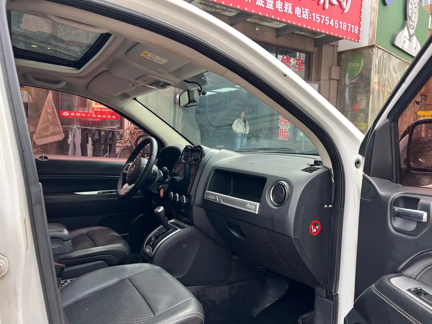 Photo 8 - Jeep Compass (Import)