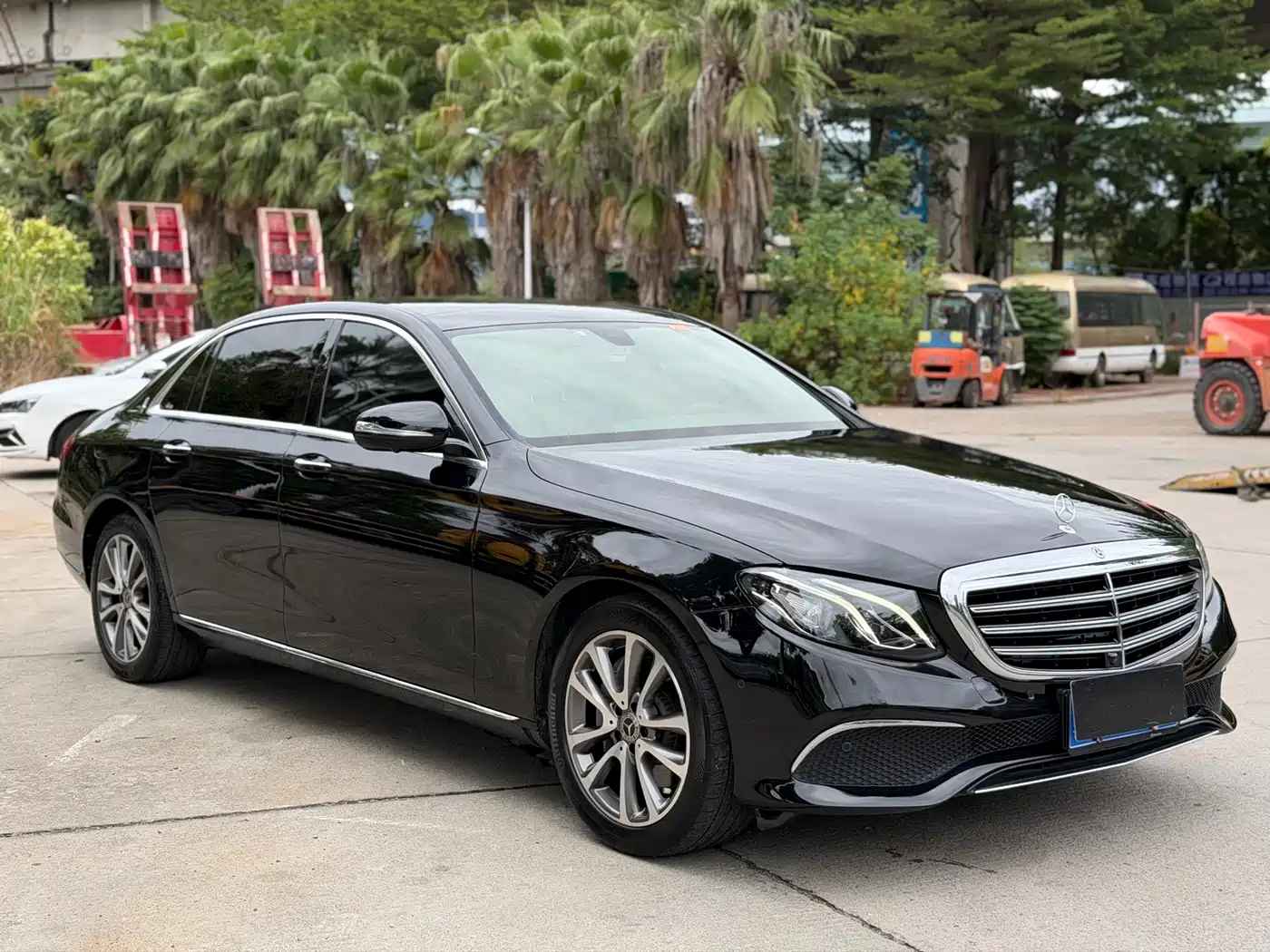 Mercedes-Benz E-Class 2018 E 300 L Luxury фото 3