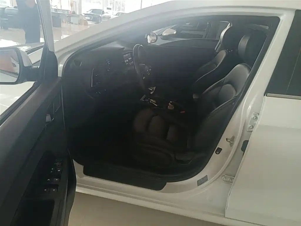 Hyundai Elantra 2018 1.4T DCT Dynamic·Vitality Model фото 15