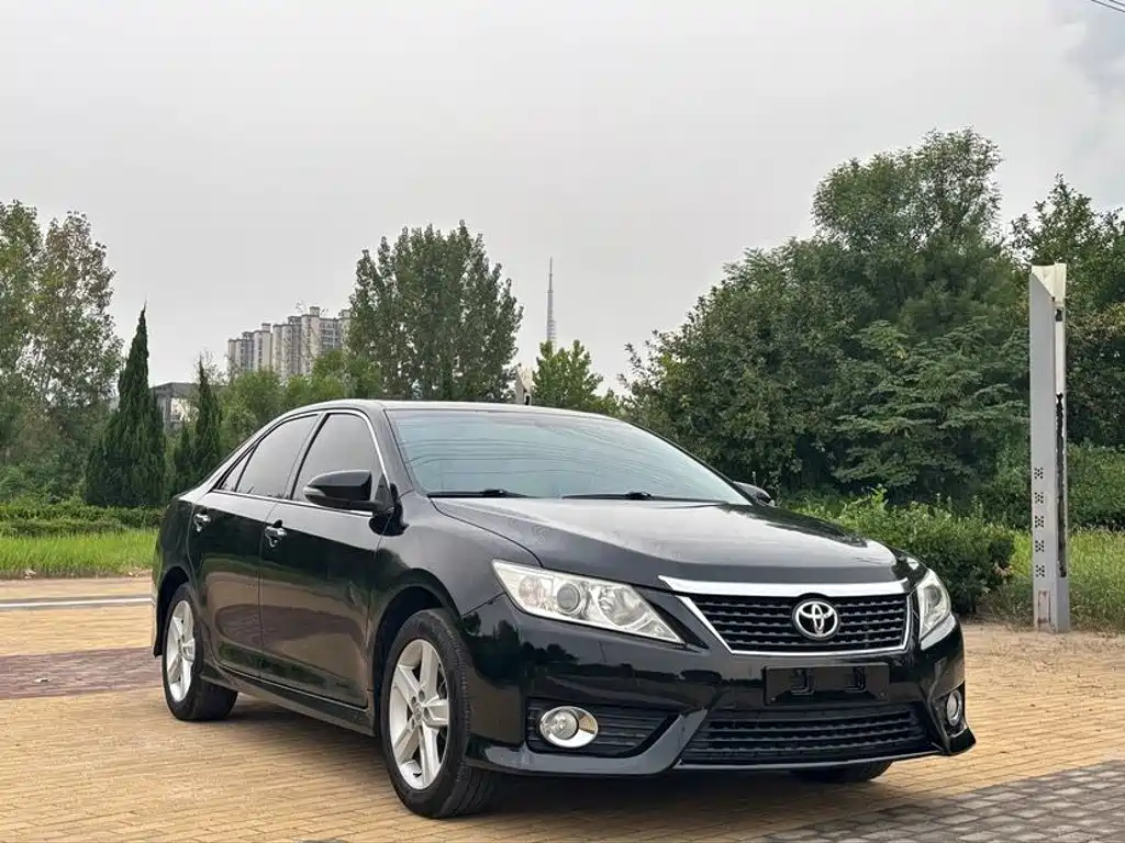 Фото 3 - Toyota Camry