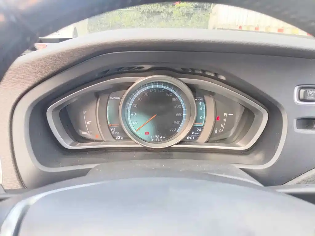 Photo 15 - Volvo V40