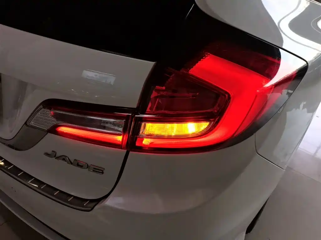 Honda Jade 2019 2017 1.8L Automatic Comfort Edition 5-seater