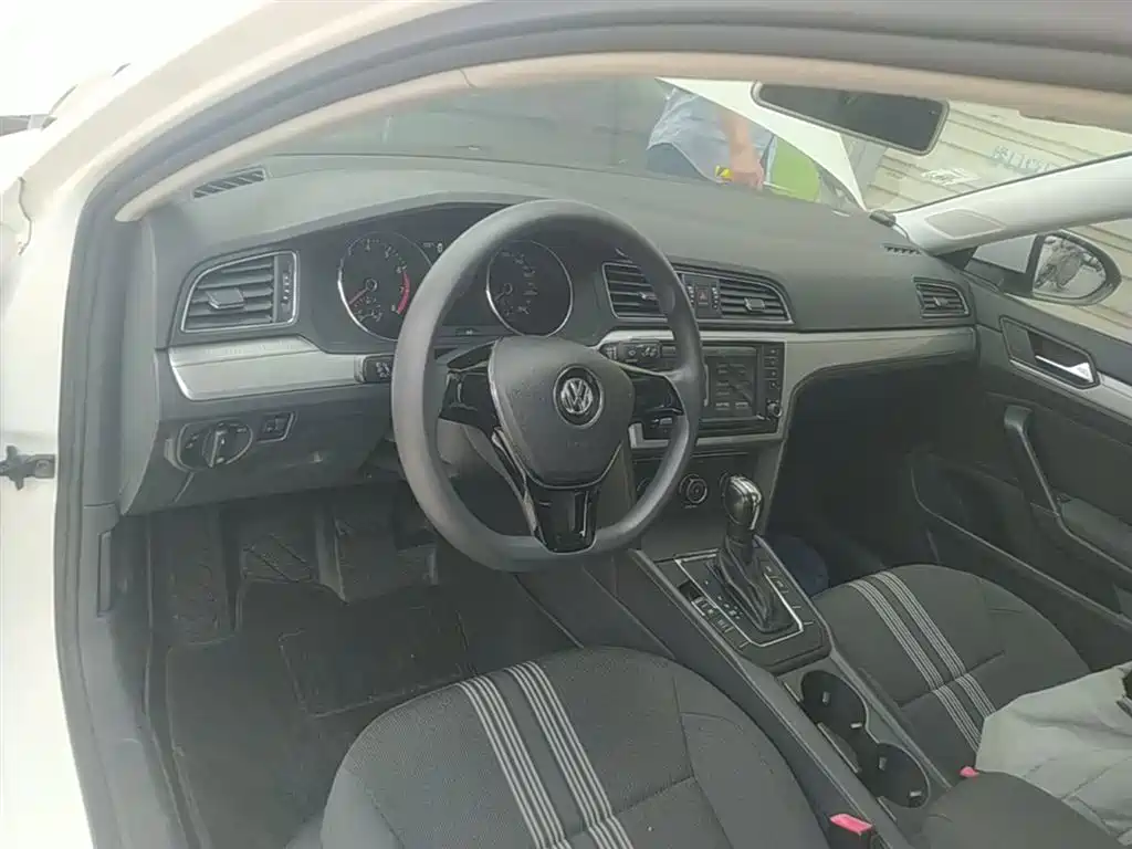 Volkswagen Lamando 2017 230TSI DSG Trend Edition фото 10