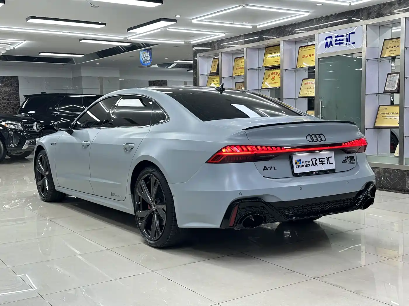 Фото 6 - Audi A7L