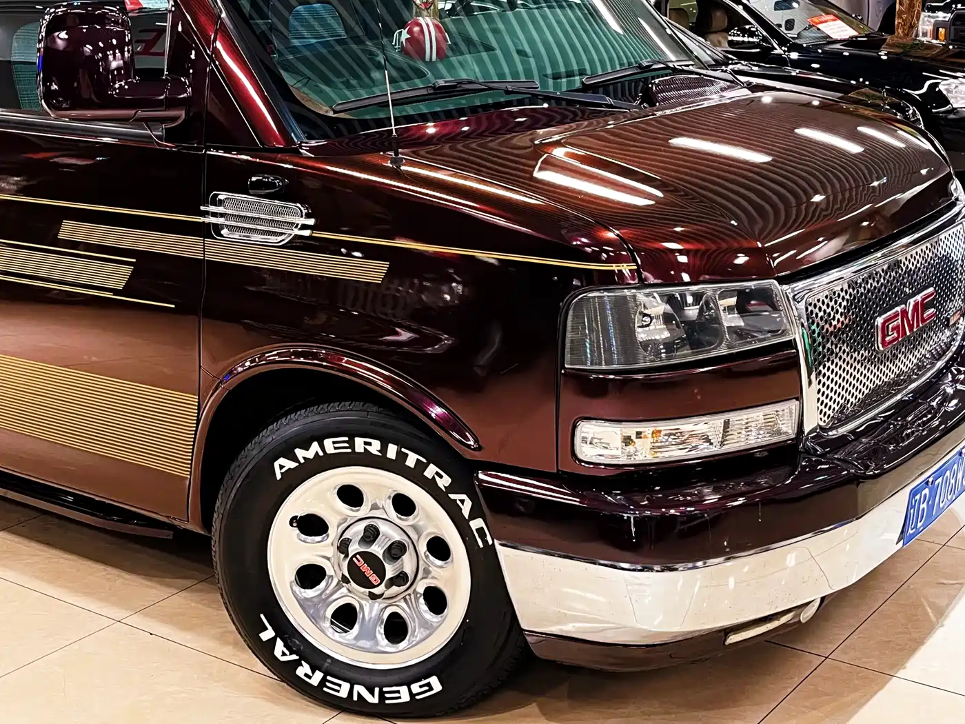 GMC Savana 2015 5.3L AWD Executive Edition фото 11