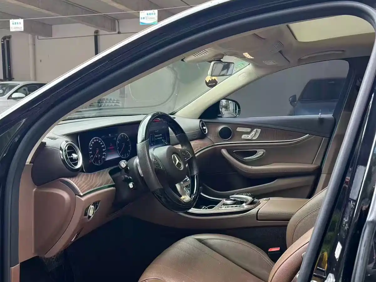 Mercedes-Benz E-Class 2016 E 300 L Luxury фото 6