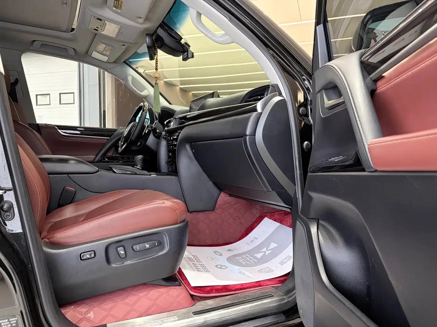 Фото 27 - Lexus LX