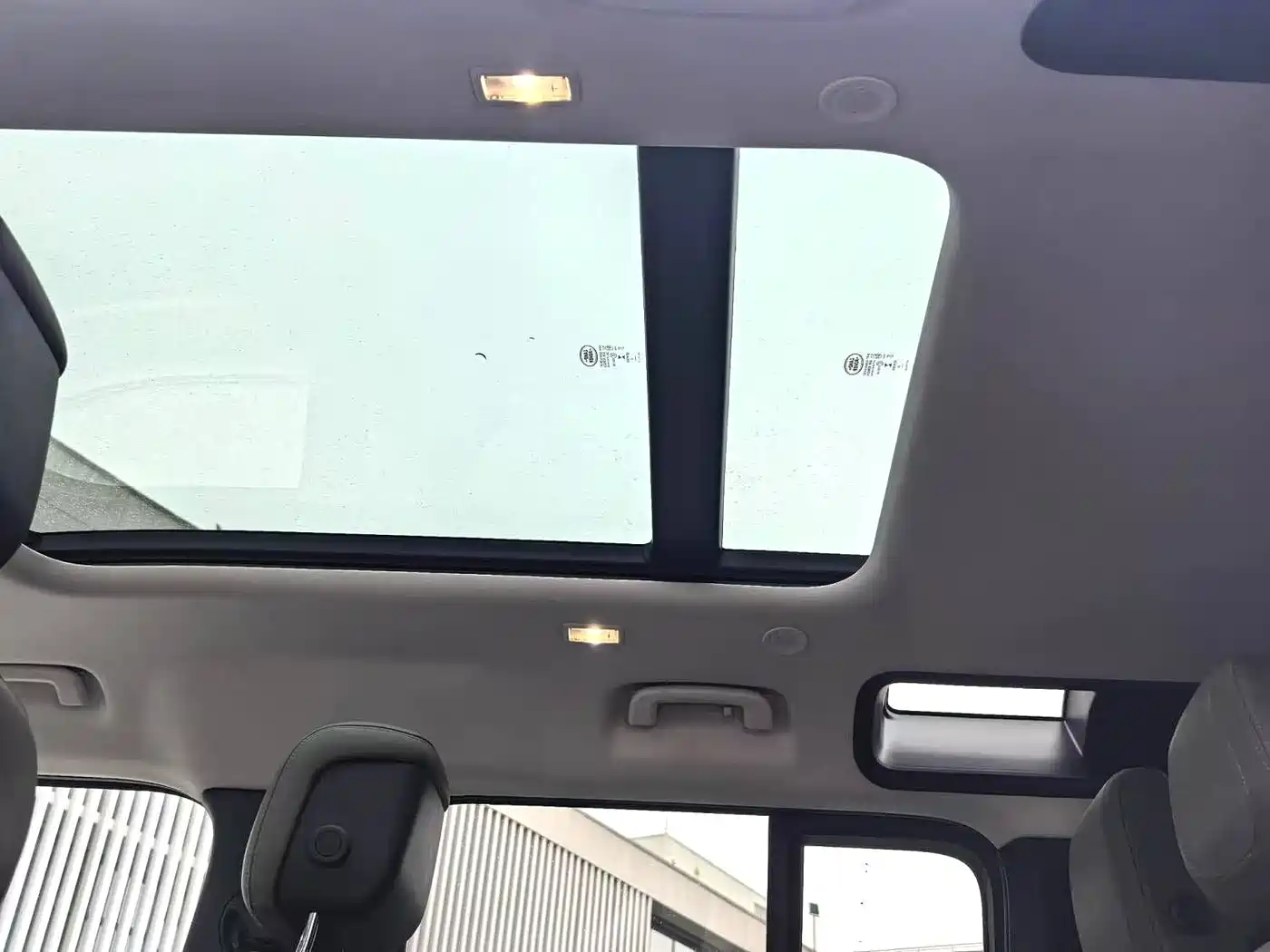 Land Rover Defender 2021 110 P400 SE фото 19